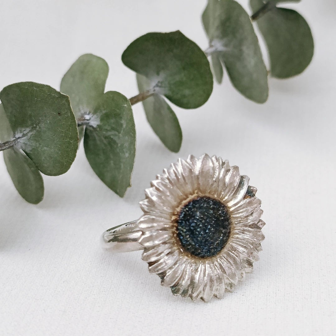 Solsikken: Ring, sølv