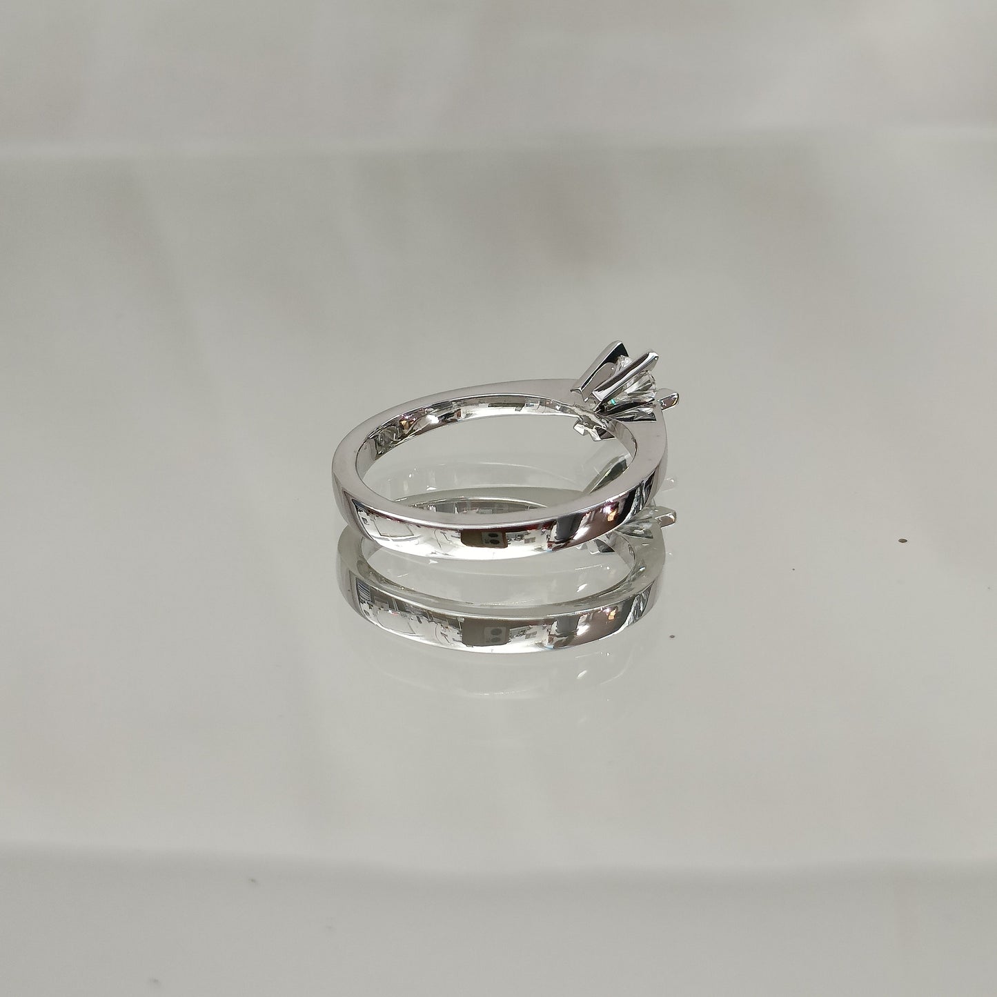 Eksklusiv! Enstens diamantring 0.40ct River VVS2