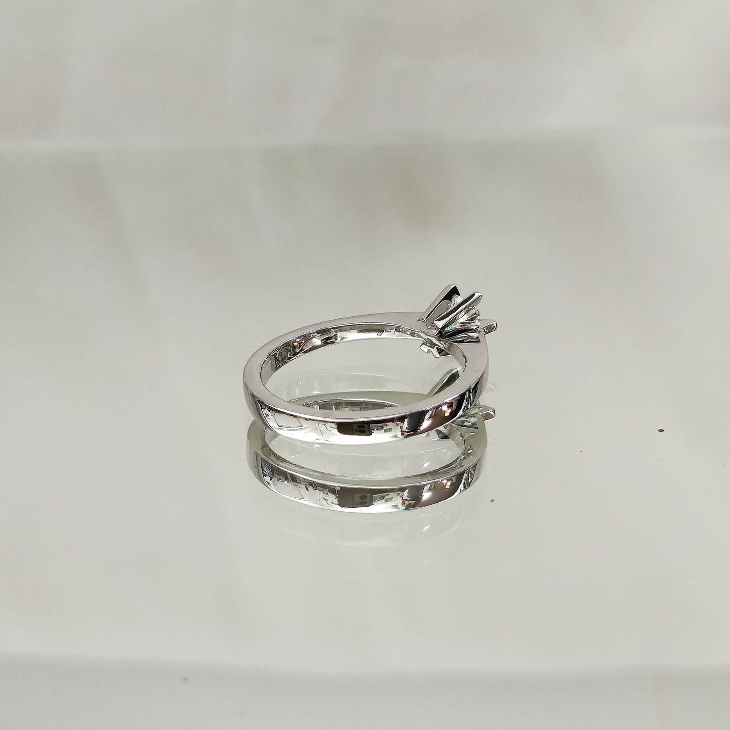 Eksklusiv! Enstens diamantring 0.40ct River VVS2