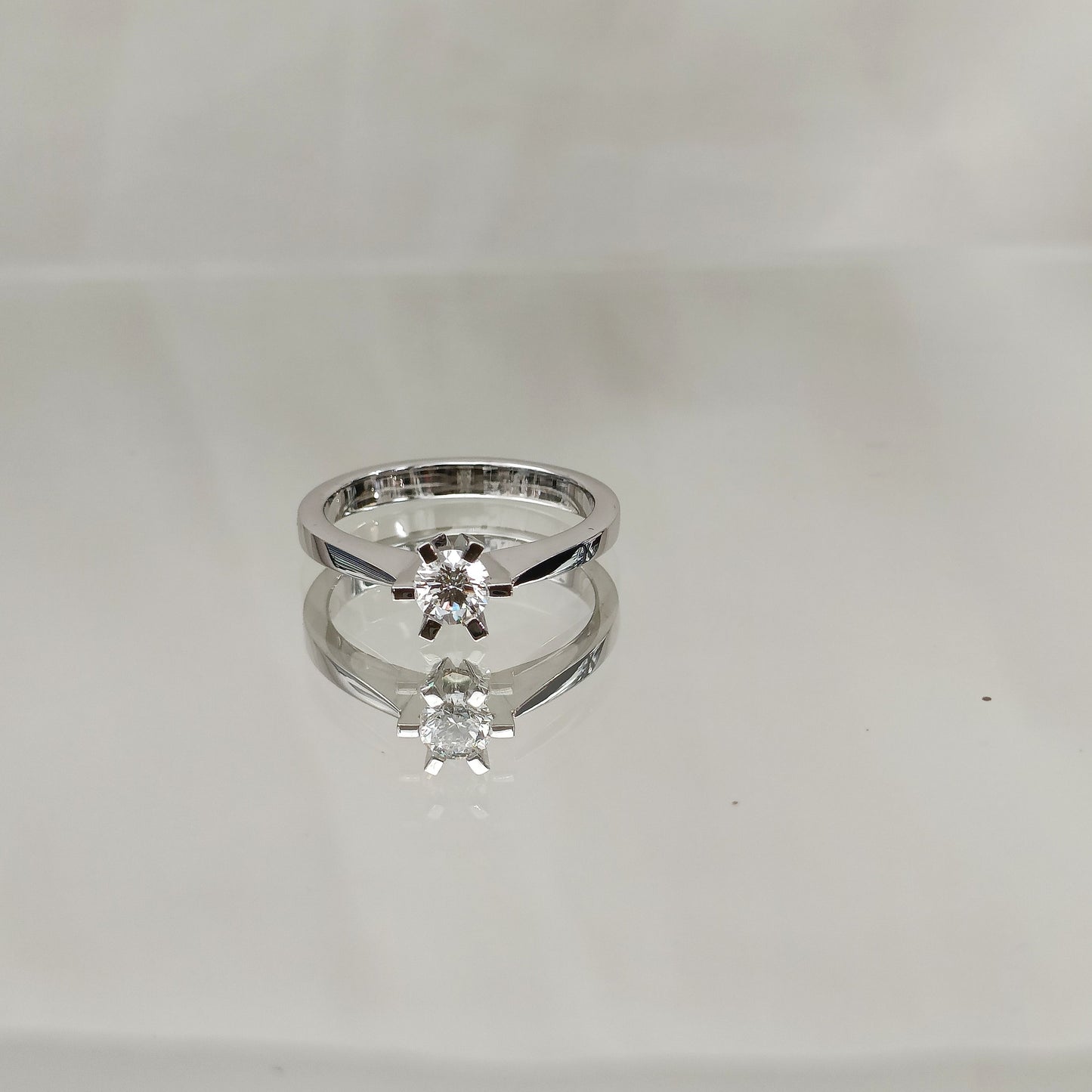 Eksklusiv! Enstens diamantring 0.40ct River VVS2