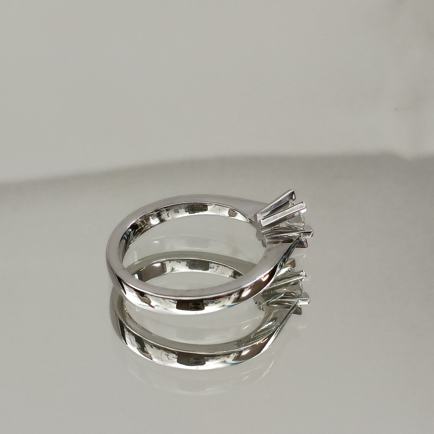 Eksklusiv! Enstens diamantring 0.50ct River VVS