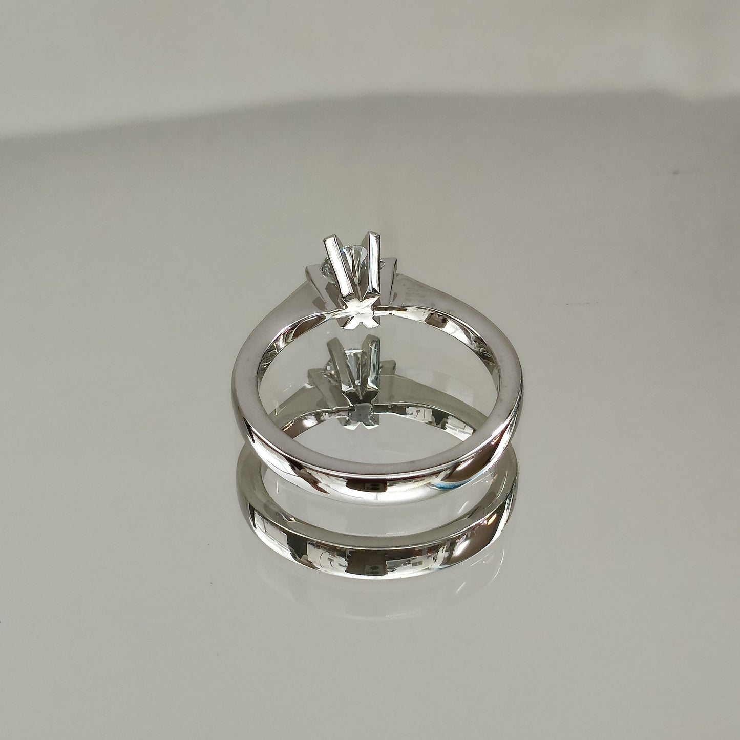 Eksklusiv! Enstens diamantring 0.50ct River VVS