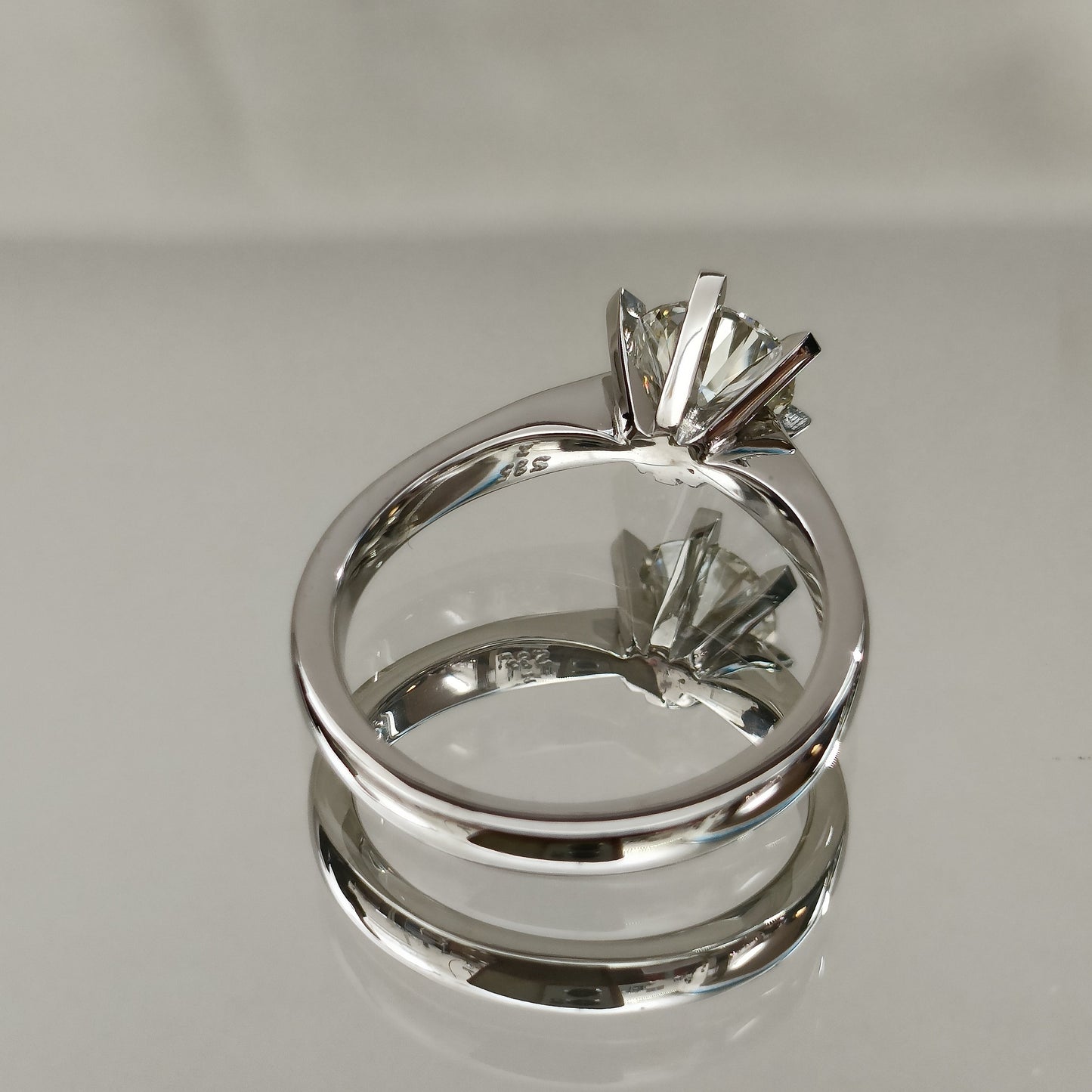 Eksklusiv! Enstens diamantring 1.60ct K VVS2