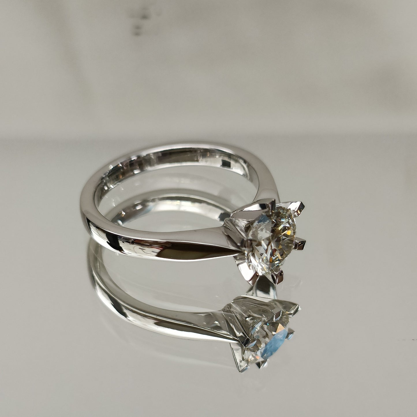 Eksklusiv! Enstens diamantring 1.60ct K VVS2