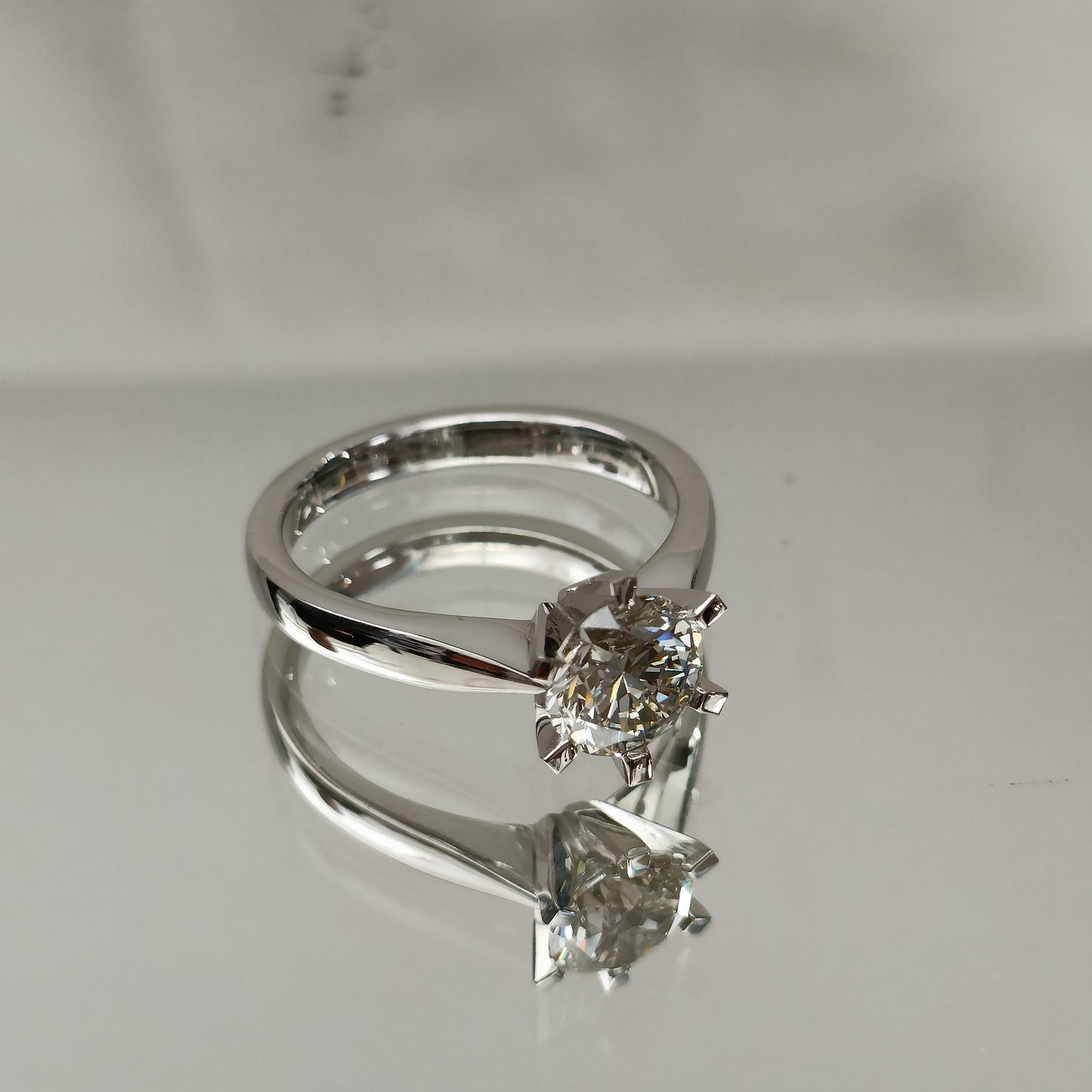 Eksklusiv! Enstens diamantring 1.60ct K VVS2
