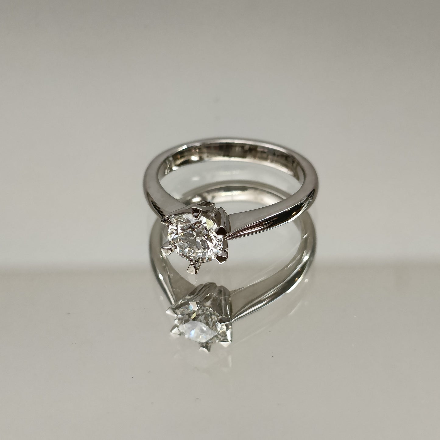 Eksklusiv! Enstens diamantring 1.00ct TW SI