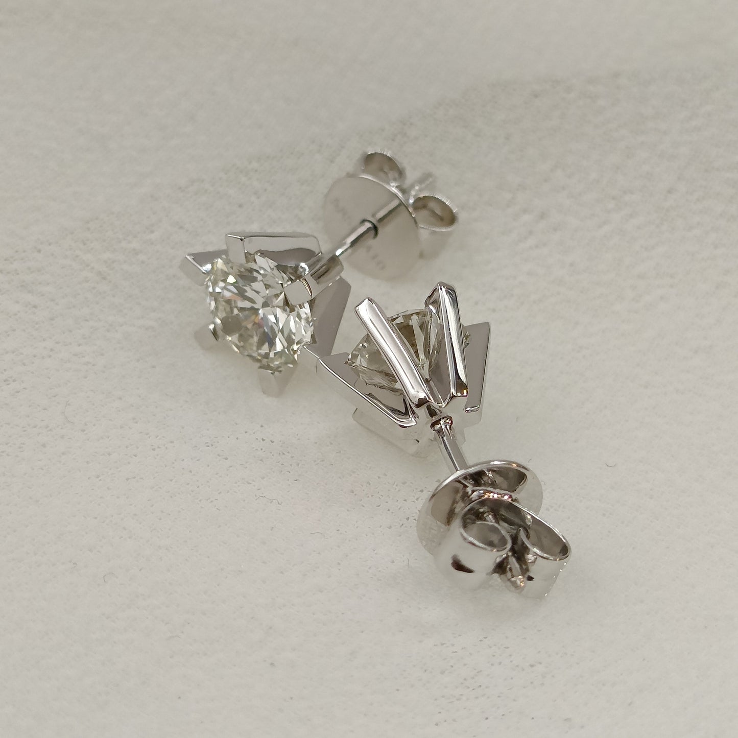 Eksklusiv! Enstensørepynt 2.00ct J VVS2