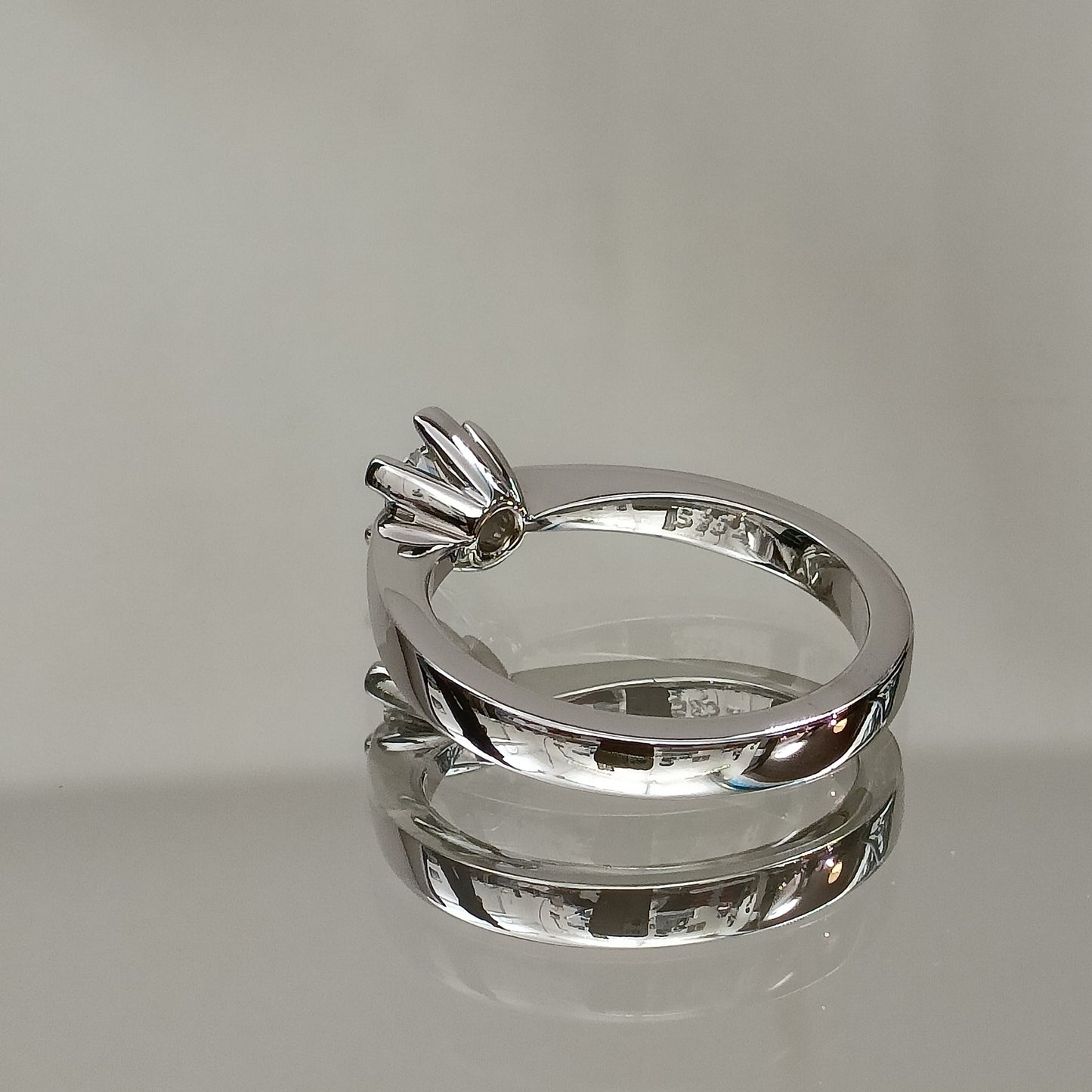 Eksklusiv! Enstens diamantring 0.40ct River VVS