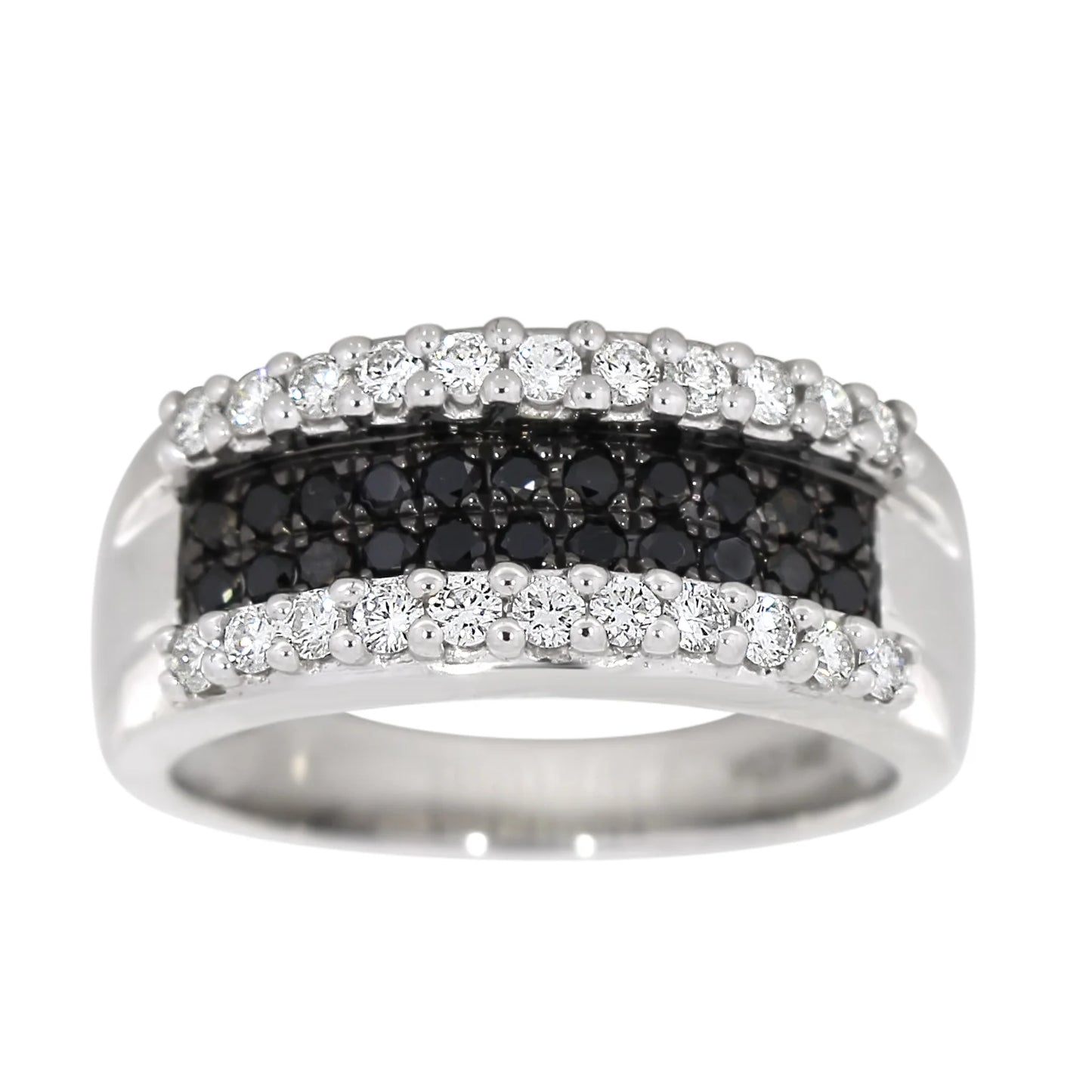 Diamantring med sorte og hvite diamanter