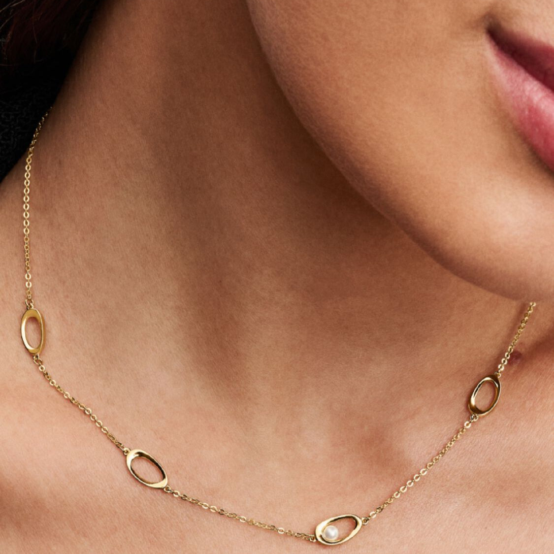 Pandora Essence Organisk formet oval og perle halskjede