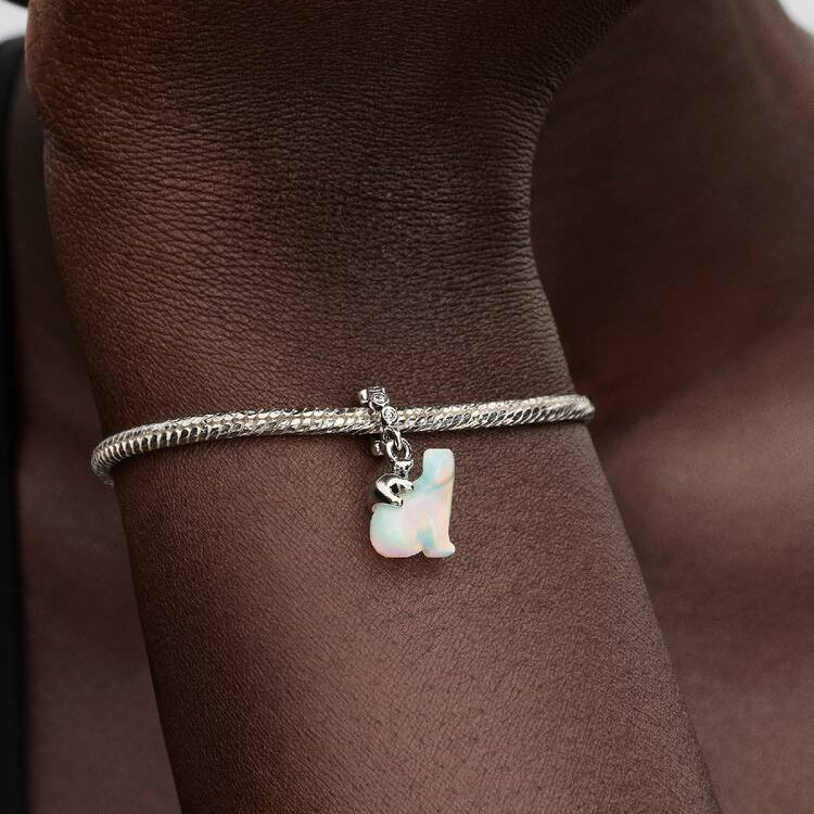 Pandora Isbjørnmor og unge charm