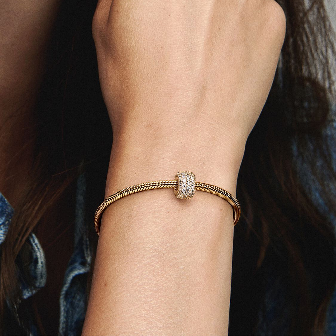 Pandora Funklende trippel rad pavé Charm