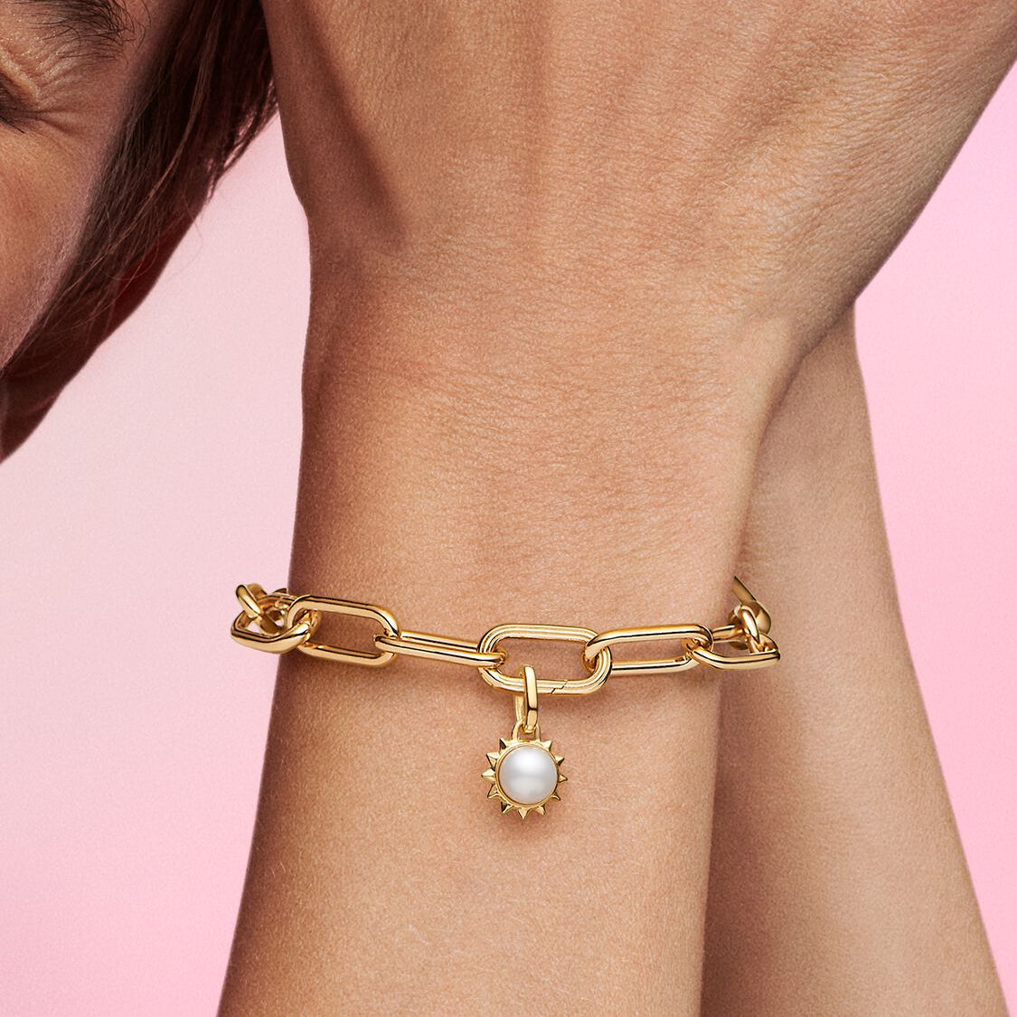 Pandora ME Perle og sol charm