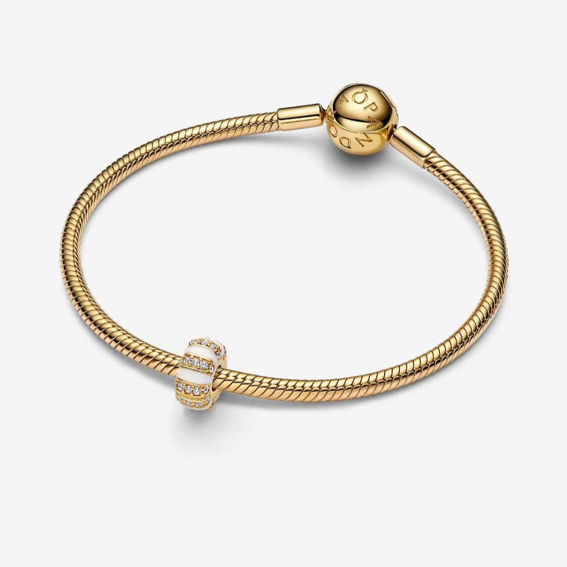 Pandora Steiner og emalje klemmecharm