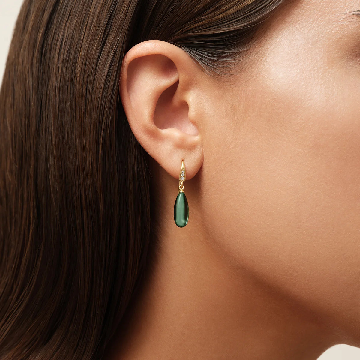 Julie Sandlau "Fay" ørepynt, Green turmalin crystal