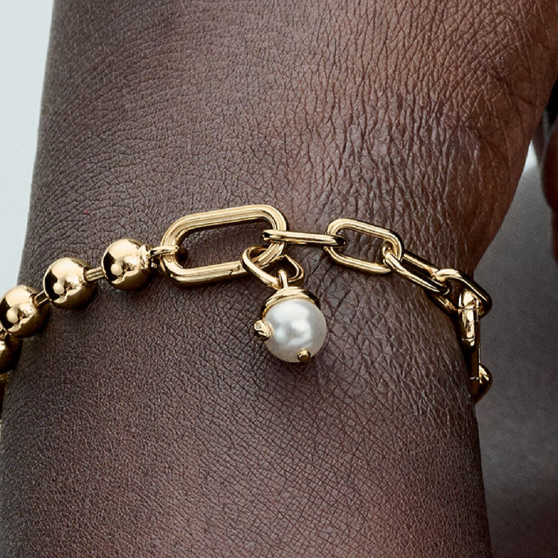 Pandora ME Perlemorskimrende slange charm