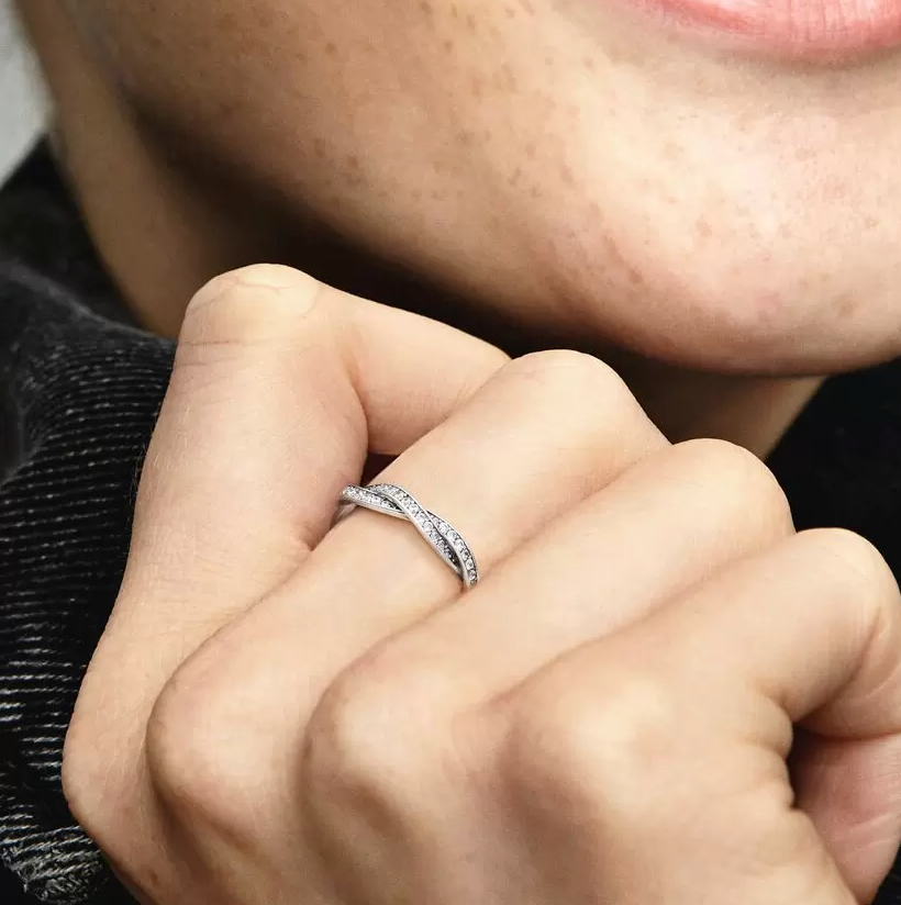 Pandora "Twist of fate" ring