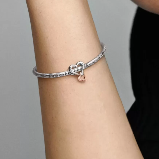 Pandora tofarget "åpent evighetshjerte" charm