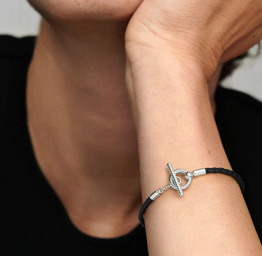 Pandora skinnarmbånd, sort