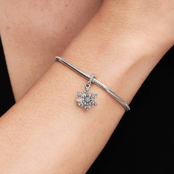 Pandora Jul Opaliserende snøfnugg charm