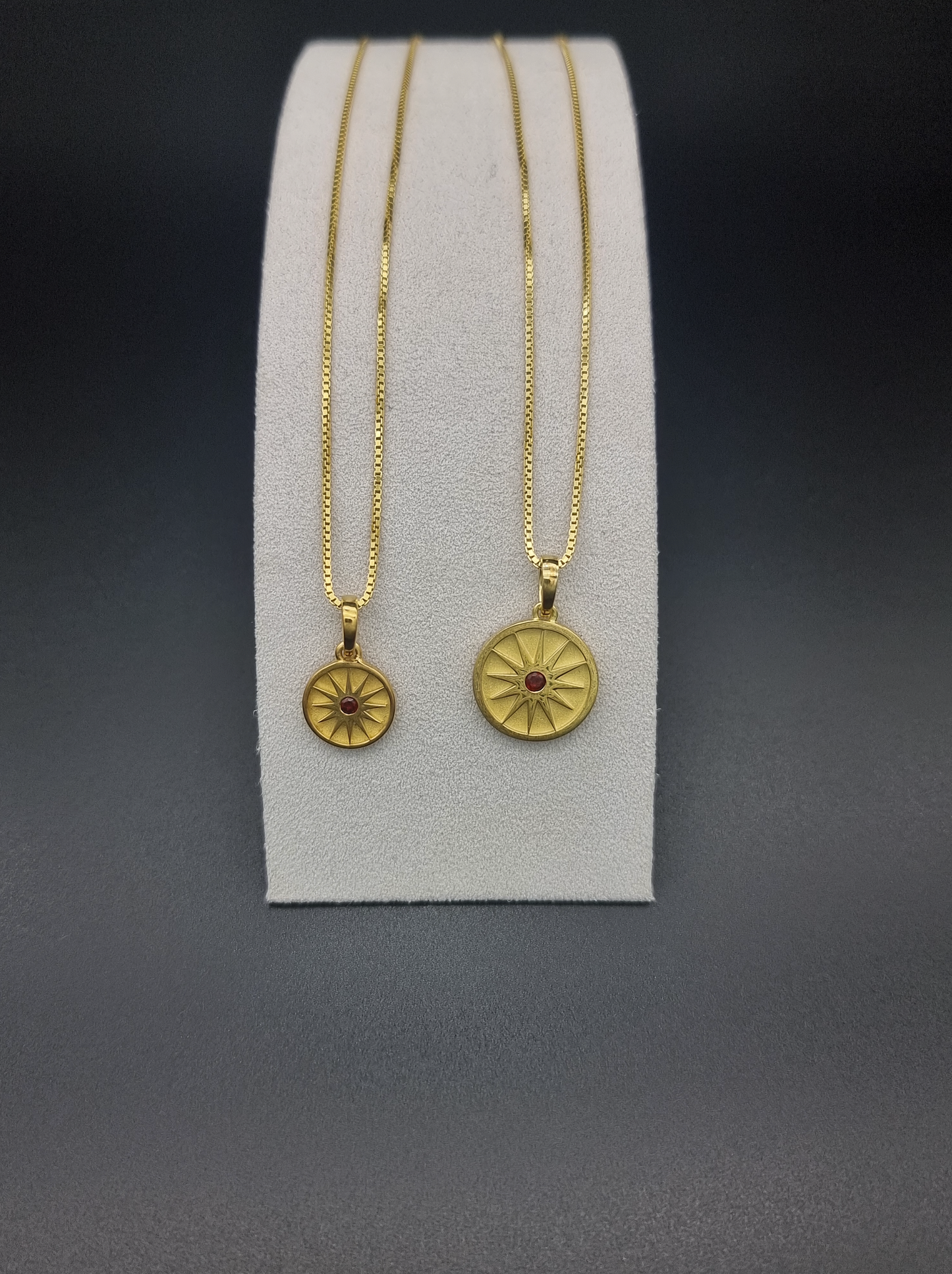 Mjellesmykket: anheng med kjede, medium