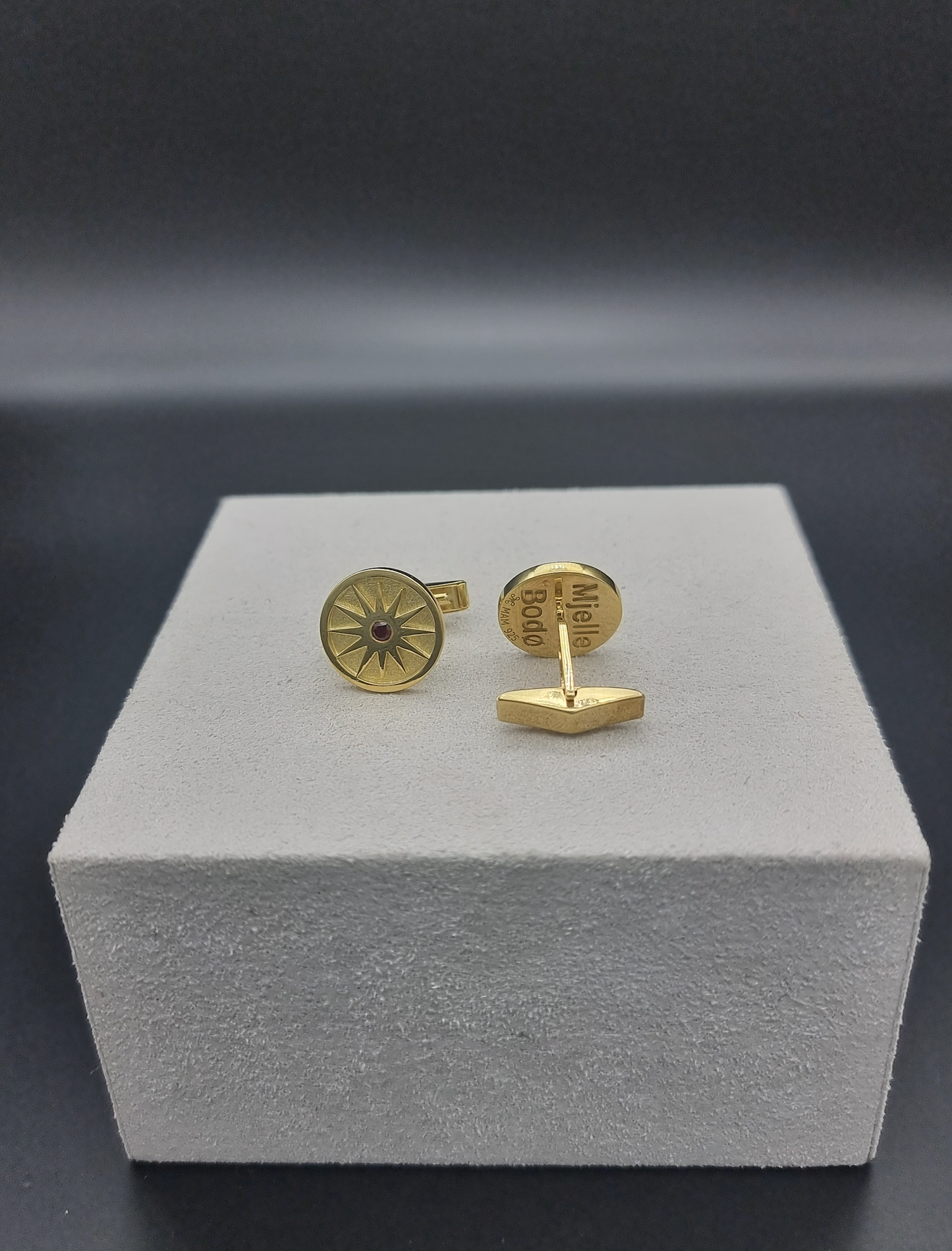 Mjellesmykket: mansjettknapper