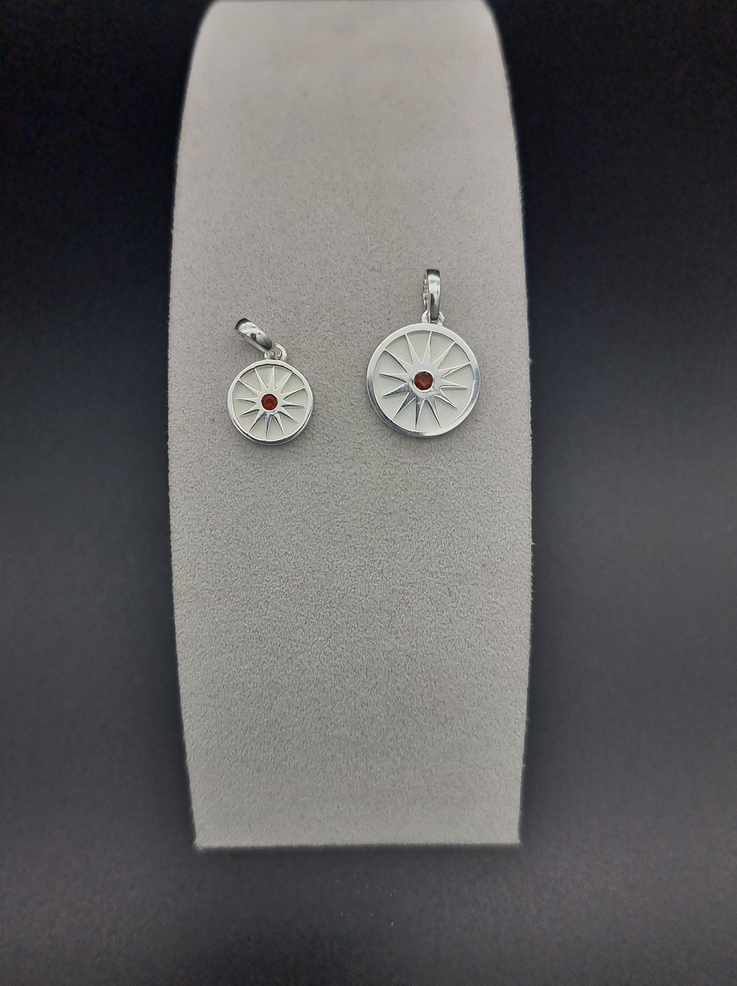 Mjellesmykket: Anheng lite, uten kjede