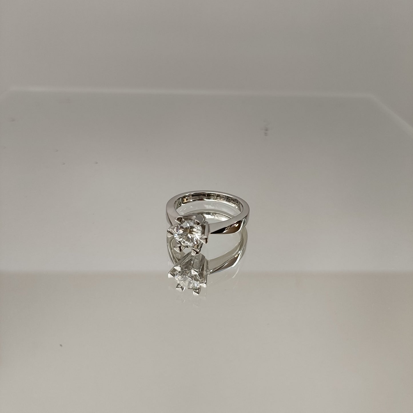 Eksklusiv! Enstens Diamantring 1.30ct W VS2