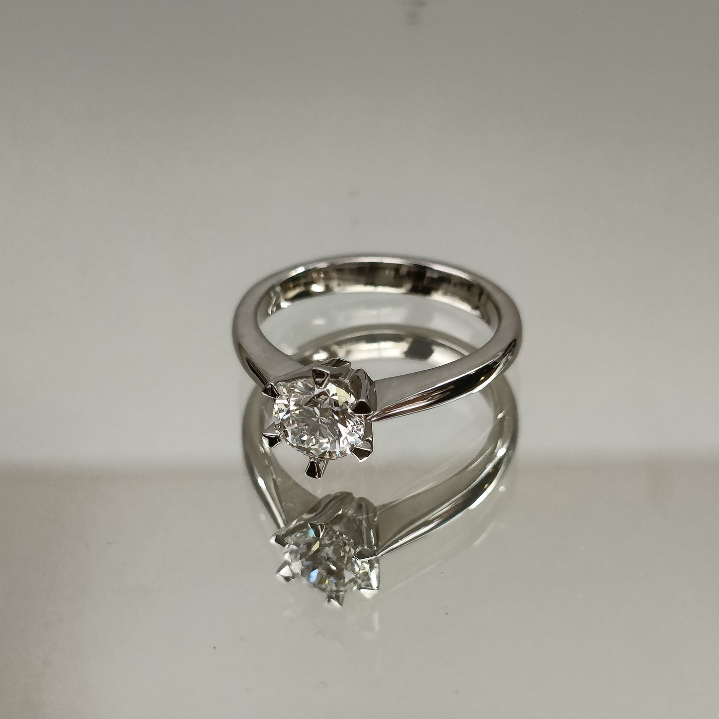 Eksklusiv! Enstens diamantring 1.00ct TW SI