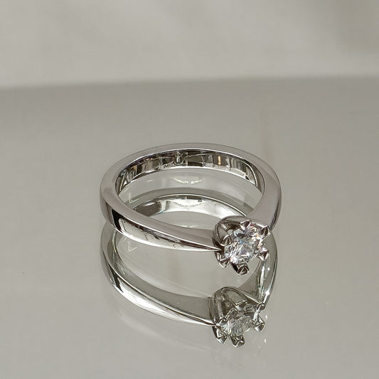 Eksklusiv! Enstens diamantring 0.40ct River VVS