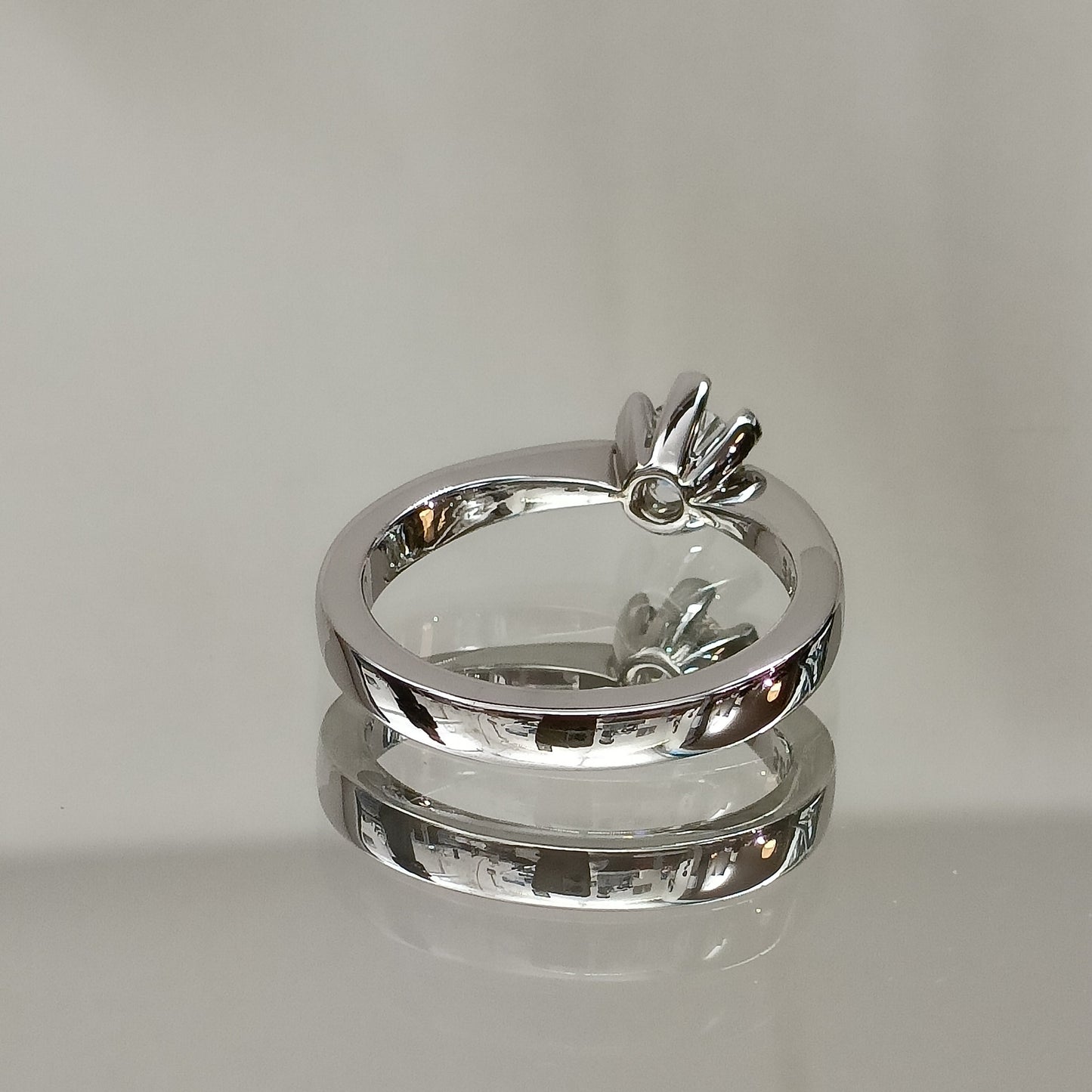 Eksklusiv! Enstens diamantring 0.40ct River VVS