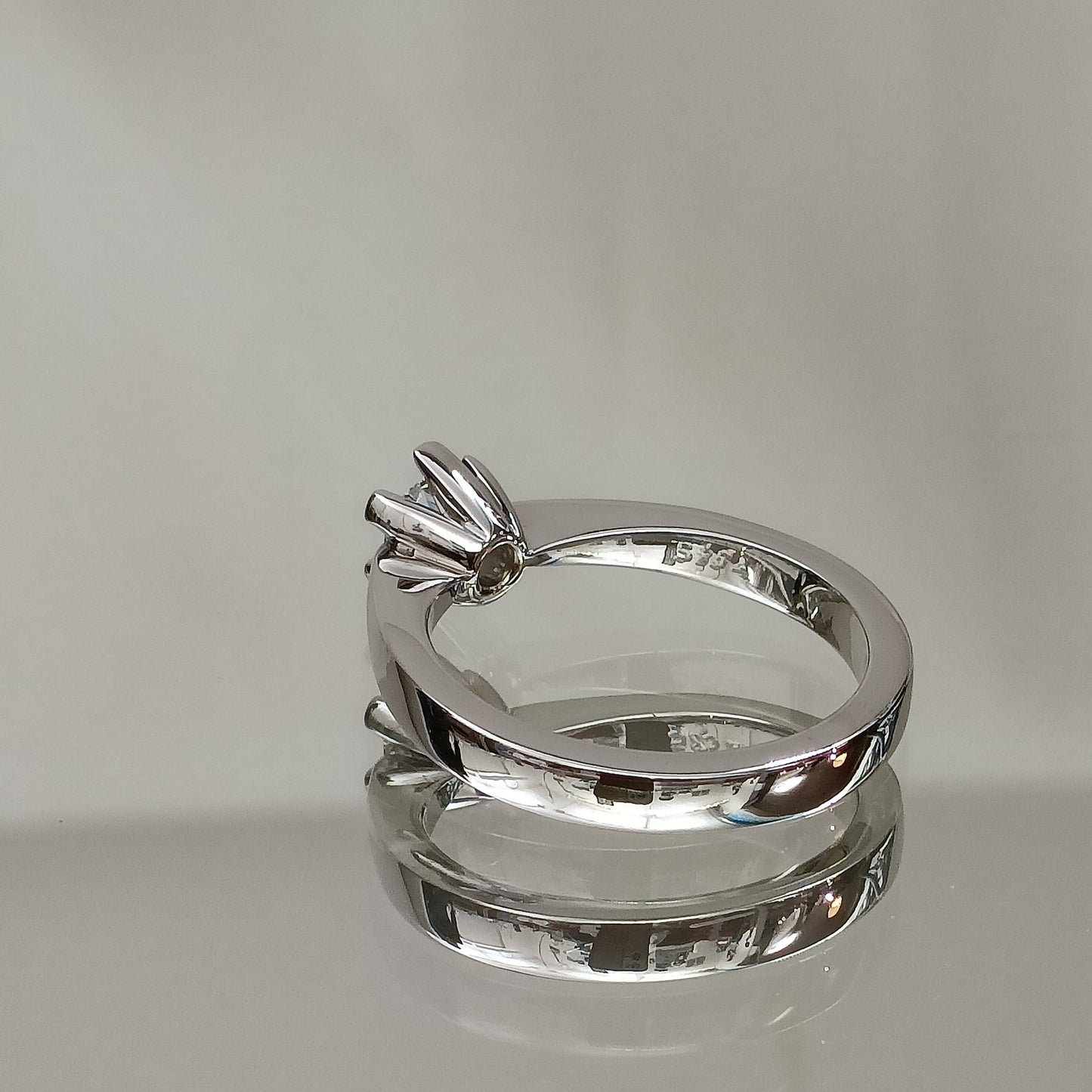 Eksklusiv! Enstens diamantring 0.40ct River VVS