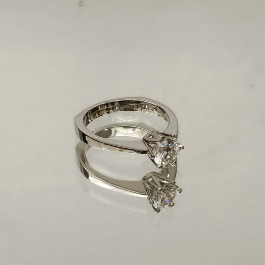 Eksklusiv! Enstens diamantring 0.80t River VVS1