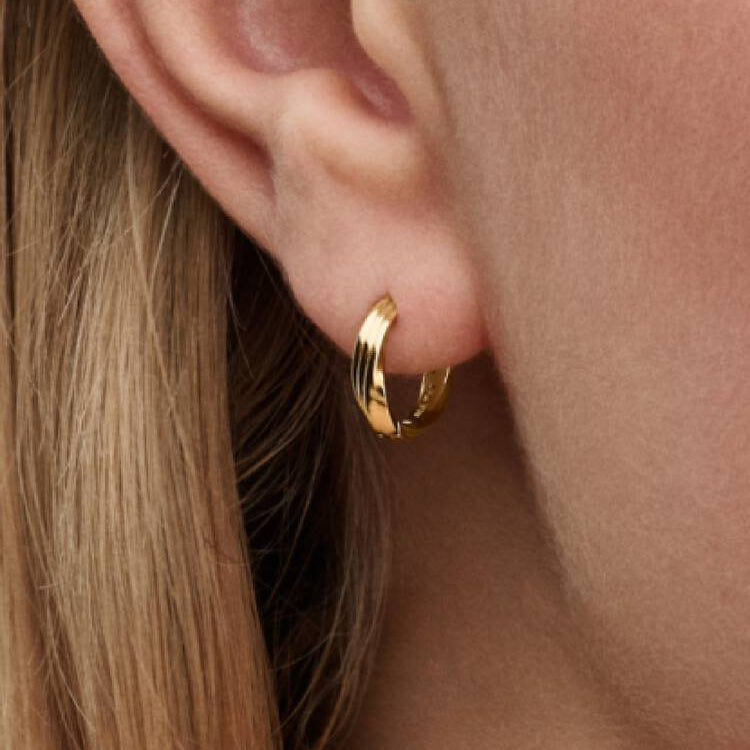 Pandora Vridd huggie ørering