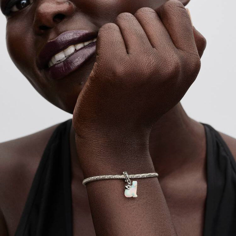 Pandora Isbjørnmor og unge charm