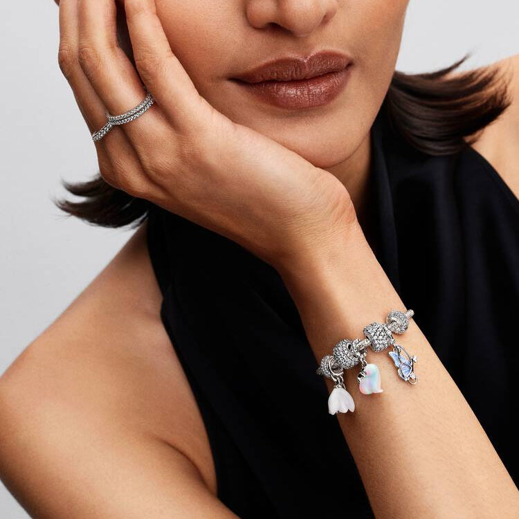 Pandora Isbjørnmor og unge charm