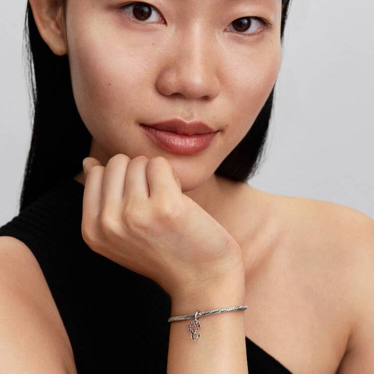 Pandora Sammenkoblede hjerter og røde stener charm