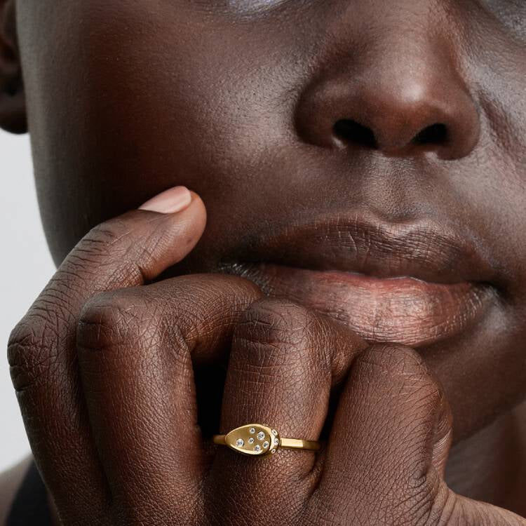 Pandora Liten steinsatt oval signetring