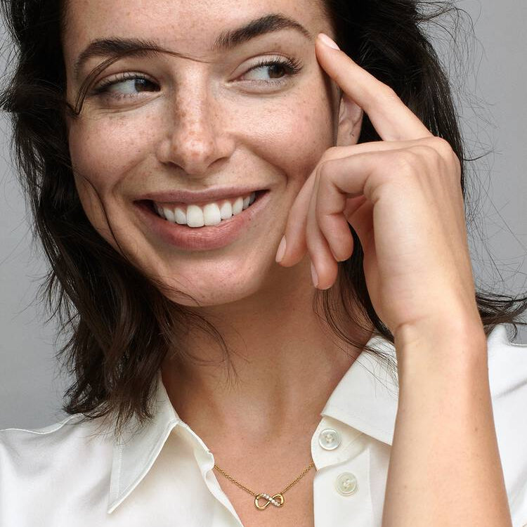 Pandora Funklende evighet collierhalskjede