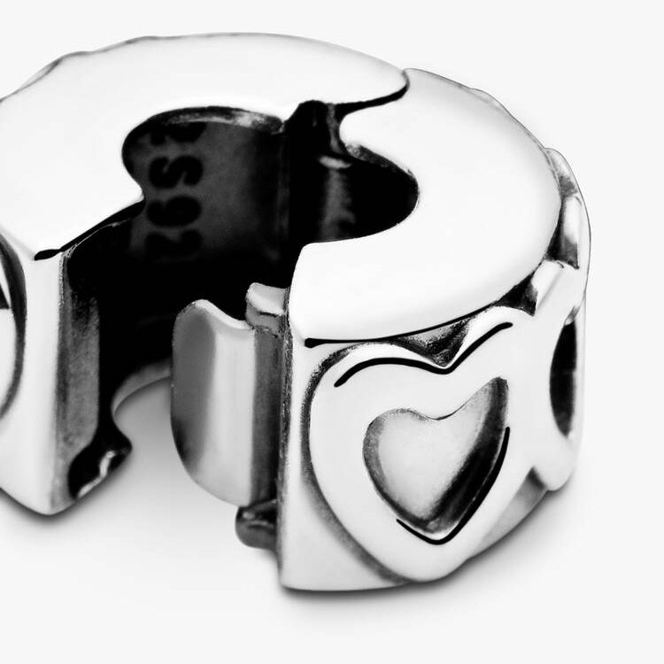 Pandora Bånd med hjerter klemmecharm