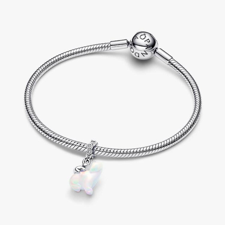 Pandora Isbjørnmor og unge charm
