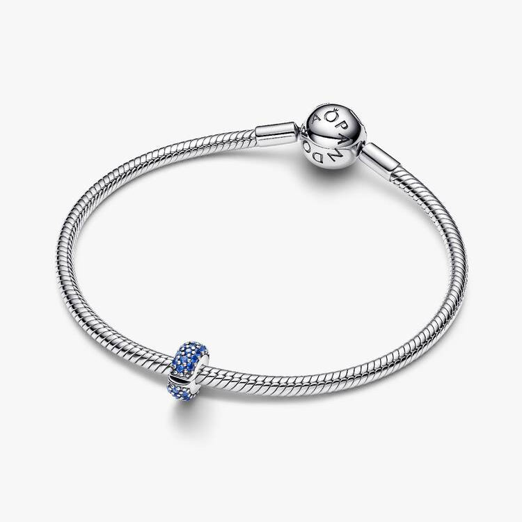 Pandora Klemmecharm, Kongeblå stein