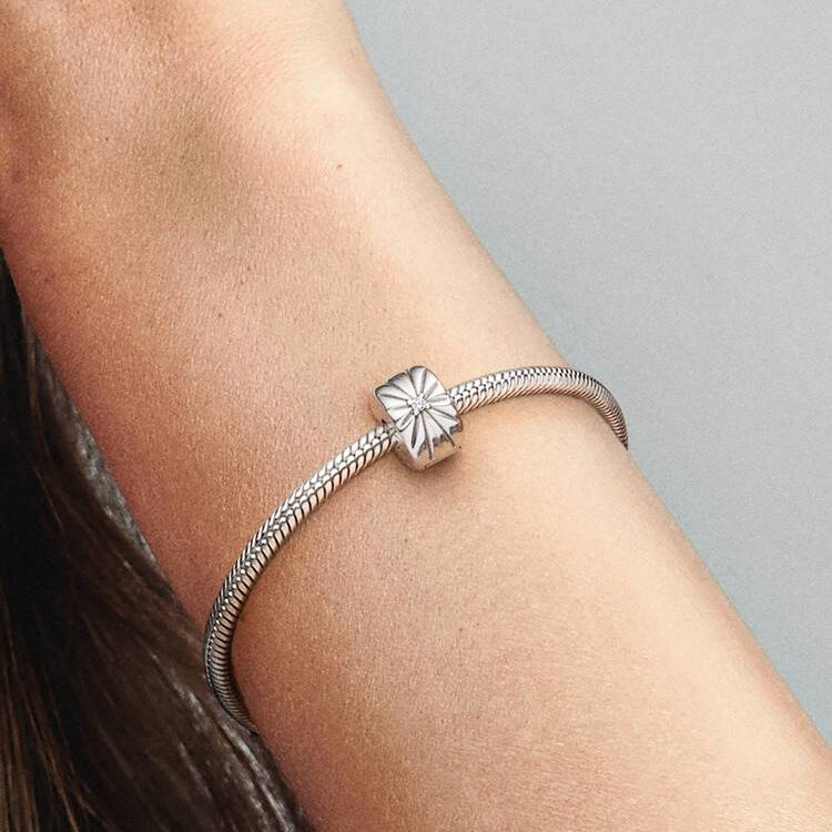 Pandora Sparkling Sunburst klemmecharm