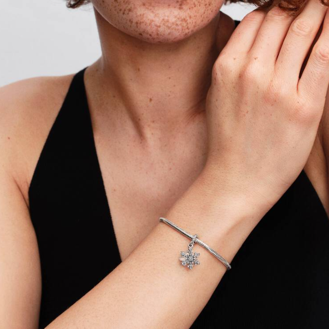 Pandora Jul Opaliserende snøfnugg charm