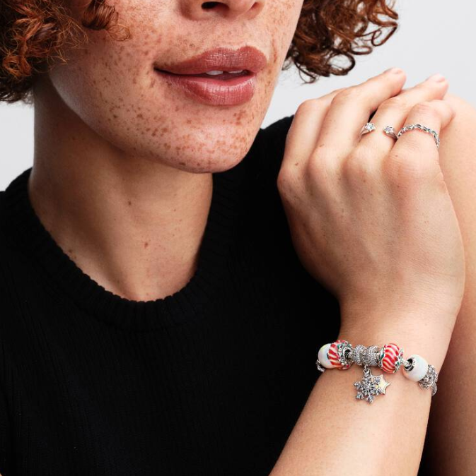 Pandora Jul Opaliserende snøfnugg charm